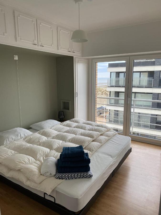 Appartment With Frontal Sea View With 3 Bedrooms Koksijde Exterior photo